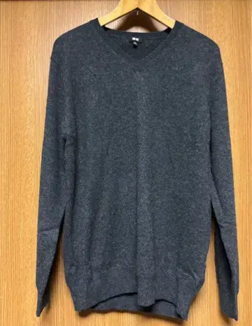 UNIQLO 다크 그레이 V넥 니트 스웨터 사이즈 XL