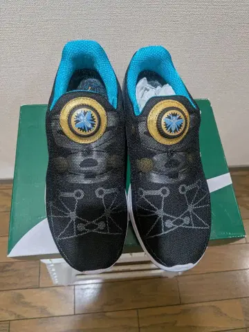 PUMA 블랙/블루 스니커즈