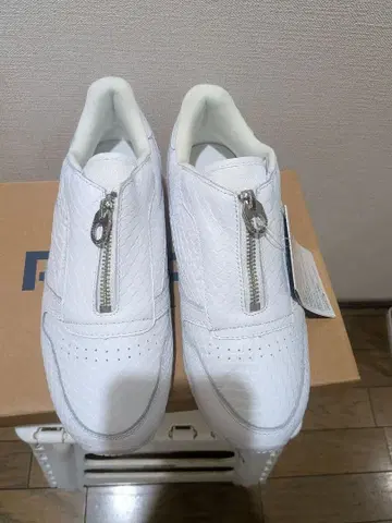 리복 화이트 지퍼 스니커즈