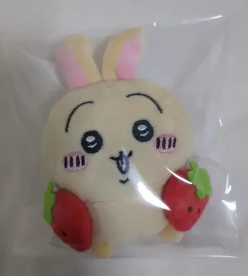 미개봉 새상품 딸기를 든 토끼 마스코트 키링1