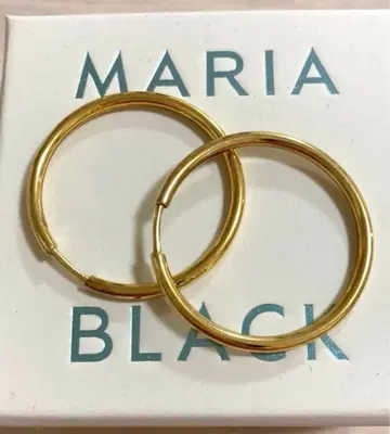 마리아 블랙 후프 귀걸이 25