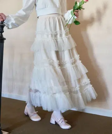 lovilyn 티어드 샤샤 스커트 화이트