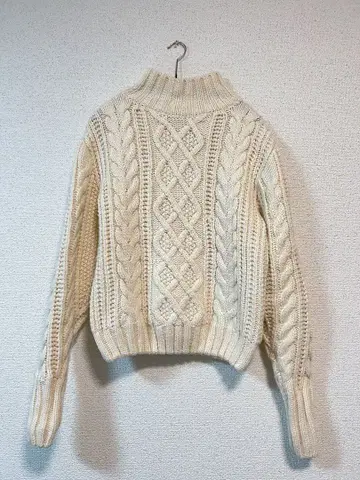 [새상품급] ZARA 아이보리 케이블 니트 터틀넥