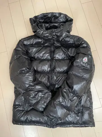 블랙 후드 부착 다운 자켓