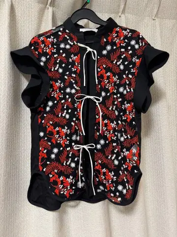 마메 쿠로구치 19aw 꽃무늬 자수 반팔 상의 사이즈 2