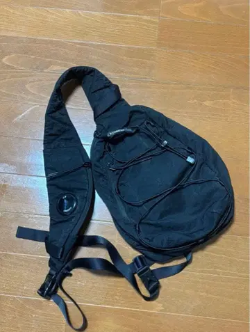 C.P. Company 원 숄더백 슬링백 테크 계열 블랙