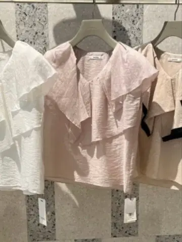 SNIDEL 빅 비대칭 칼라 블라우스