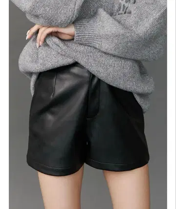 [ 익명 배송 ] EVRIS 인조 가죽 숏팬츠 S 사이즈 블랙