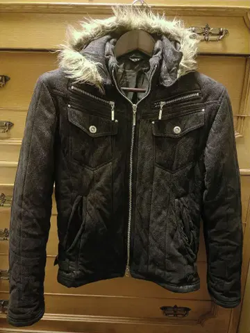 블랙 퍼가 달린 자켓