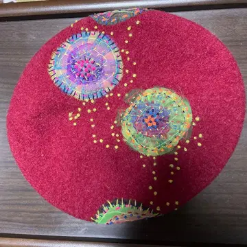 빨간색 울 헌팅 캡 자수 포함