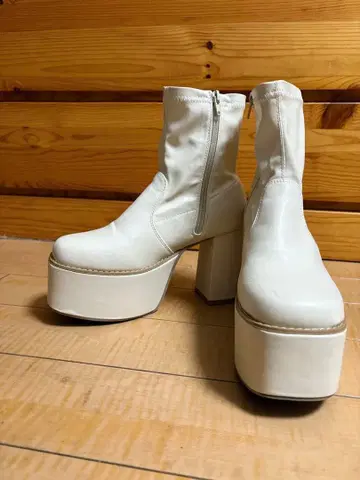 화이트 플랫폼 하이힐 부츠