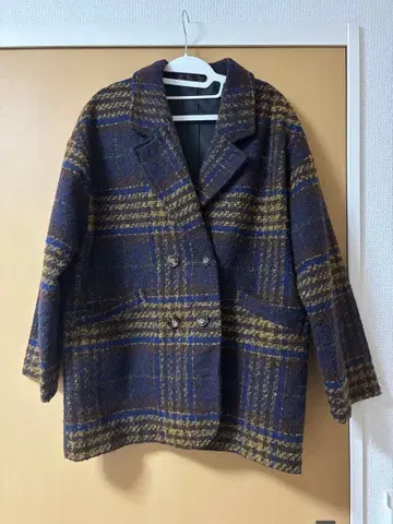 체크 무늬 더블 브레스트 코트