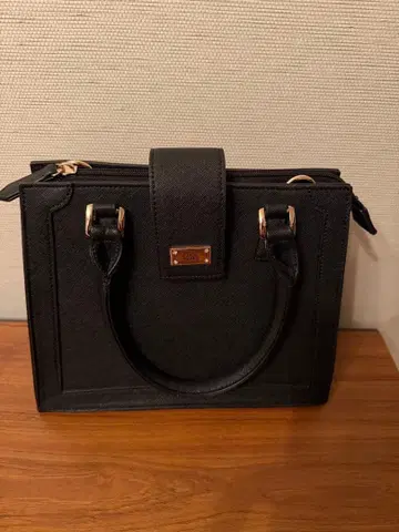 블랙 핸드백 중형 합성 피혁