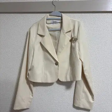 NICE CLAUP 크림 테일러드 자켓