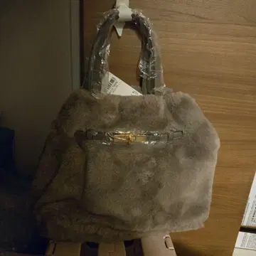 벨트 라인 인조 모피 백