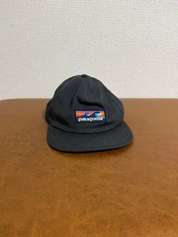 patagonia 블랙 로고 캡
