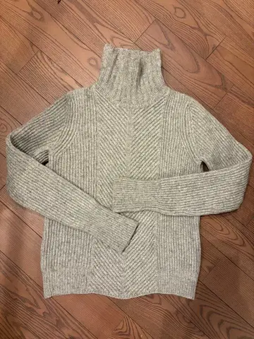 HYKE 그레이 터틀넥 스웨터 사이즈 2