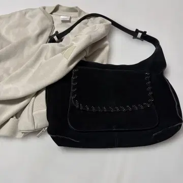 Y2K 스웨이드 블랙 원 숄더백 프론트 포켓 부착 Laura