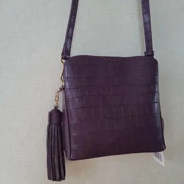 악어 엠보싱 숄더백 태슬 포함 퍼플 미사용품