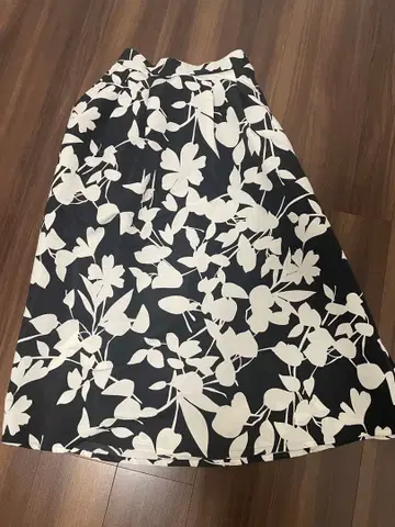 PLST PLST 플라워 프린트 플레어 스커트 블랙 M 사이즈