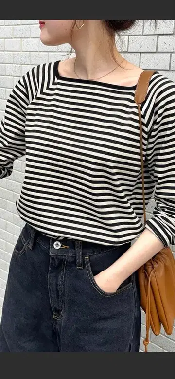 르 마이너 블랙 화이트 스트라이프 긴팔 티셔츠