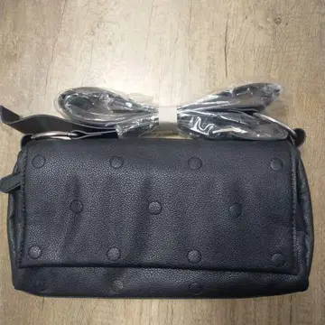 도트 무늬 가죽 숄더백