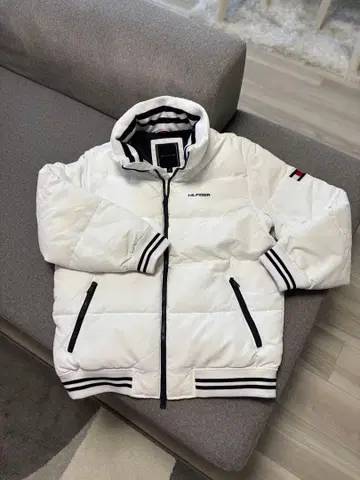 TOMMY HILFIGER 화이트 다운 자켓