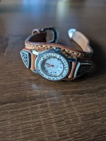 브라운 가죽 아날로그 시계