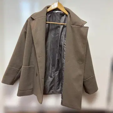 Thevon 베이지 체스터 코트