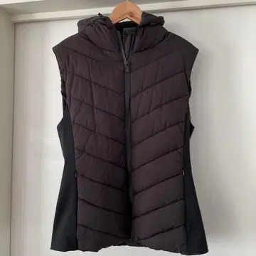ZARA 후드 부착 블랙 다운 베스트 L 사이즈