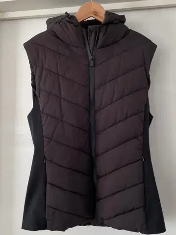 ZARA 후드 부착 블랙 다운 베스트 L 사이즈