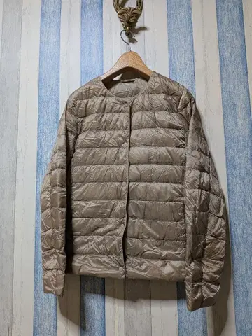 유니클로 노카라 라이트 다운 자켓 스냅 여성용 L