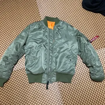 ALPHA MA-1 스타일 올리브 그린 자켓