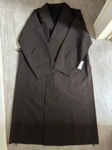 [신상] 유니클로U 스텐 칼라 롱 코트 다크 브라운 M