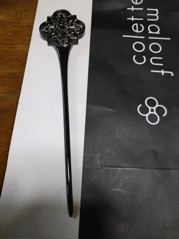 콜레트 마루프 장식의 블랙 헤어핀