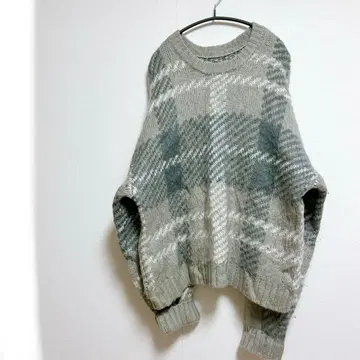 오버사이즈 그레이 체크 니트 스웨터
