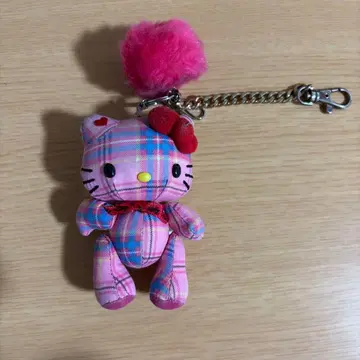 헬로키티 타탄 체크 마스코트 키링 35주년 한정판 레트로