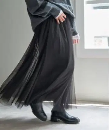 스픽 앤 스팬 샤 스커트 블랙