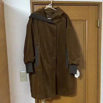 후드 부착 브라운 울 코트