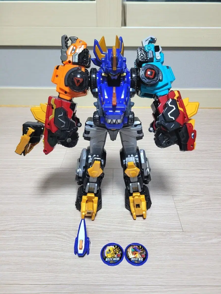 Free Shipping) Strongest Dinosaur Mini Force Buster G / Lex Kaiser  #미니특공대,#메탈카드봇,#또봇,#헬로카봇,#변신로봇 on Bunjang Global Site.