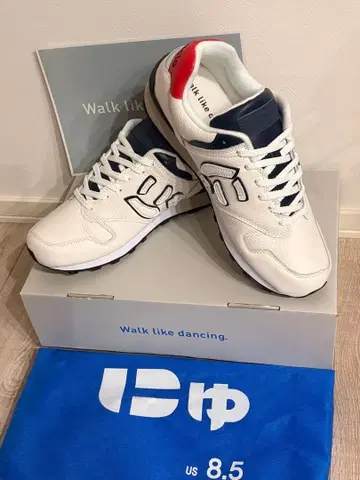 뉴~즈 [ 트리콜로르 ] 10주년 기념 모델 스니커즈 26.5cm