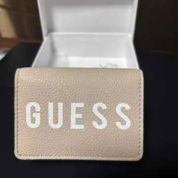 GUESS 베이지 3단 폴더형 지갑