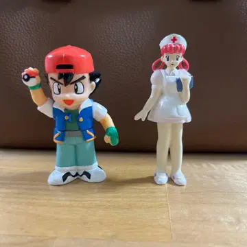 지우와 간호순 피규어 세트