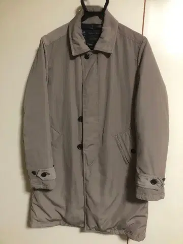 나노 유니버스 x 도쿄 니시카와 스텐 칼라 다운 베이지