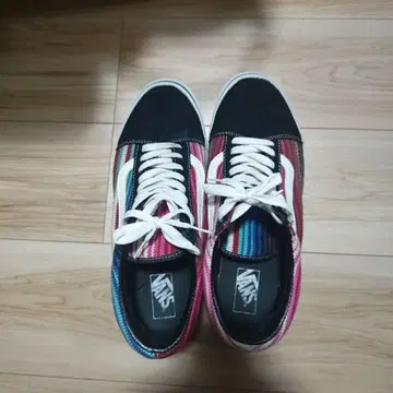 VANS 스트라이프 디자인 스니커즈