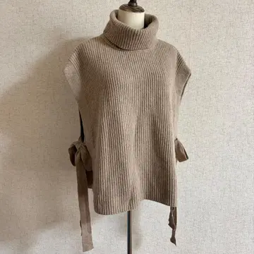 Attention/베이지 터틀넥 니트 베스트 사이드 리본 포함 F