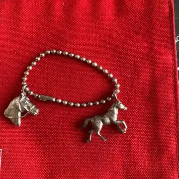 말 머리와 달리는 말 키링