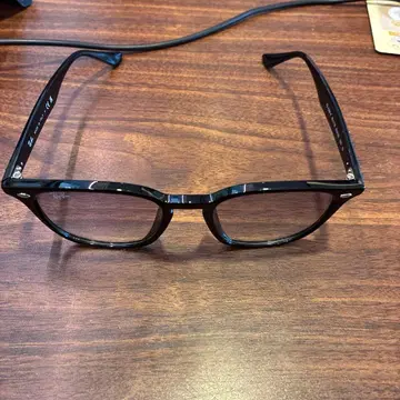 블랙 플라스틱 패션 안경