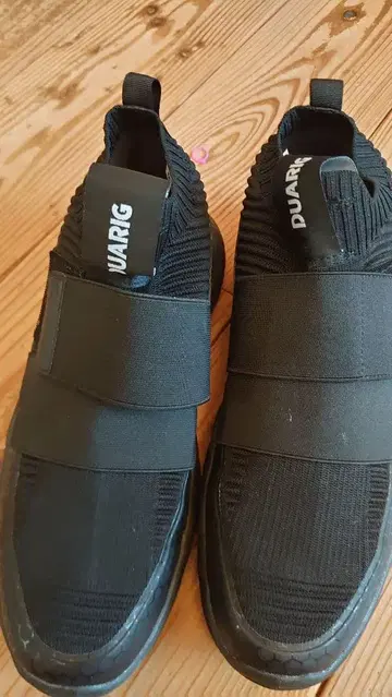 DUARIG 블랙 스니커즈