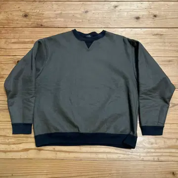 프랑스제 A.P.C. 안료 페인트 맨투맨 사이즈 S 카키 블랙